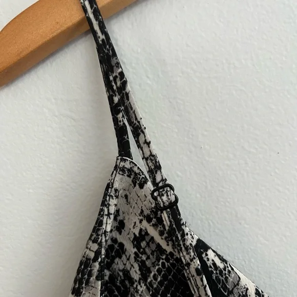 Chic Snake Print Cover-up - Picture 6 of 7